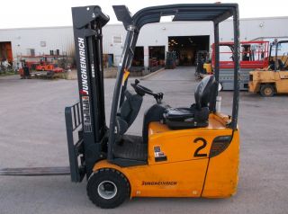 Jungheinrich Forklift 31365 Soft Ride Solid Pneumatic Tire 3,  000 Lb Capacity photo