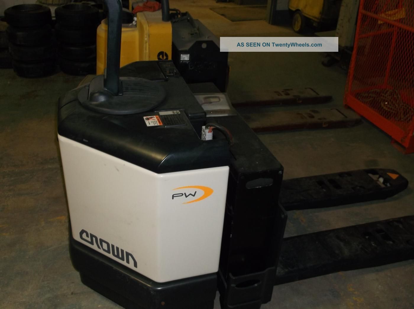 Crown Walkie Pallet Forklift 31183 Less Than 1 Hour Forklifts photo