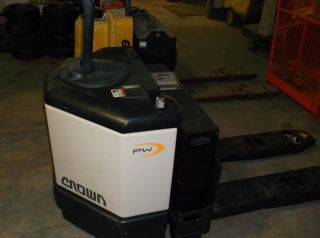 Crown Walkie Pallet Forklift 31183 Less Than 1 Hour photo