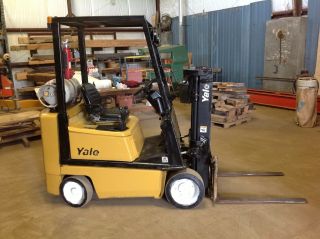 Yale Glc040 Forklift 4,  000 Lbs photo