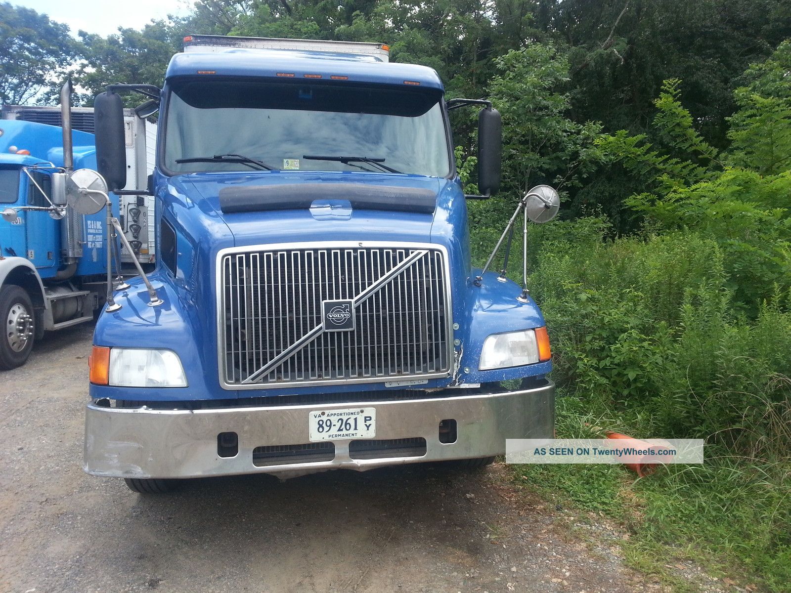 2003 Volvo Vnl 64t Sleeper Semi Trucks photo