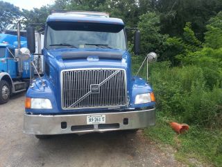 2003 Volvo Vnl 64t photo