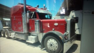 2000 Peterbilt 379 photo