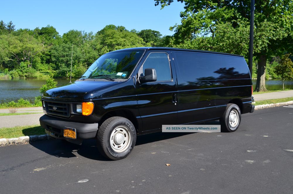 2005 Ford Econline 150 Delivery / Cargo Vans photo