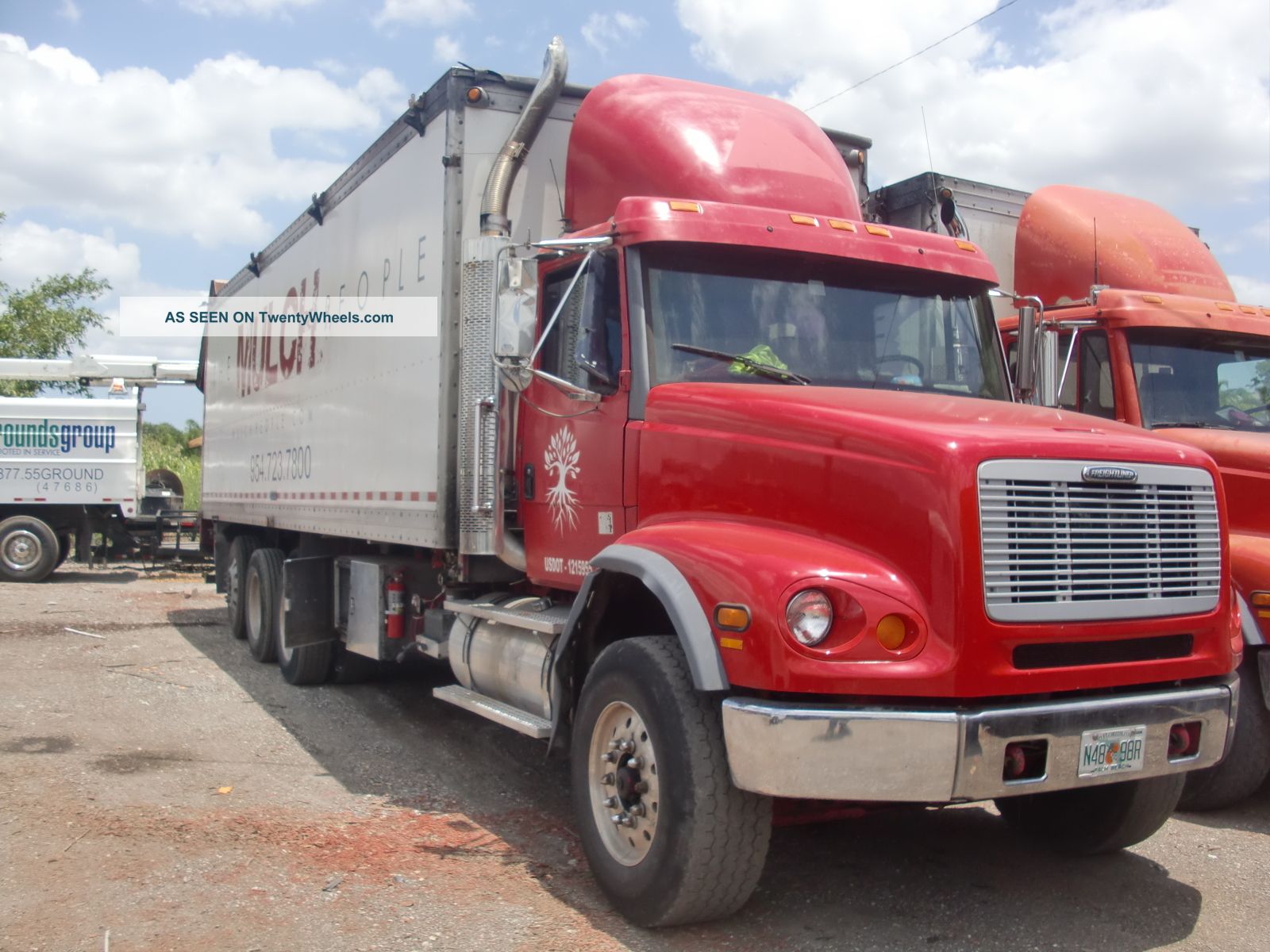 1999 Freightliner 110 Sleeper Semi Trucks photo
