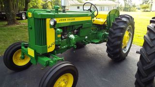 John Deere 420 W Tractor photo