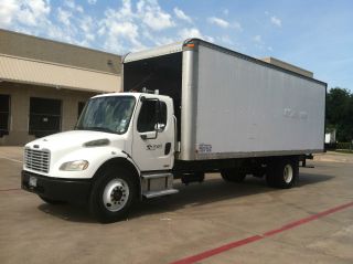 2004 Freightliner Business M2 106 photo