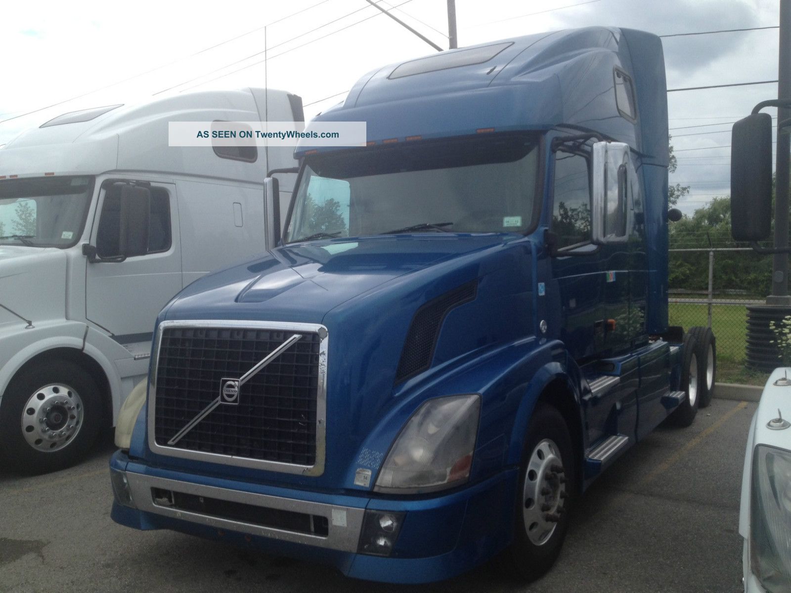 2007 Volvo Vnl670 Sleeper Semi Trucks photo