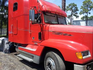 1998 Freightliner Fld 120 photo