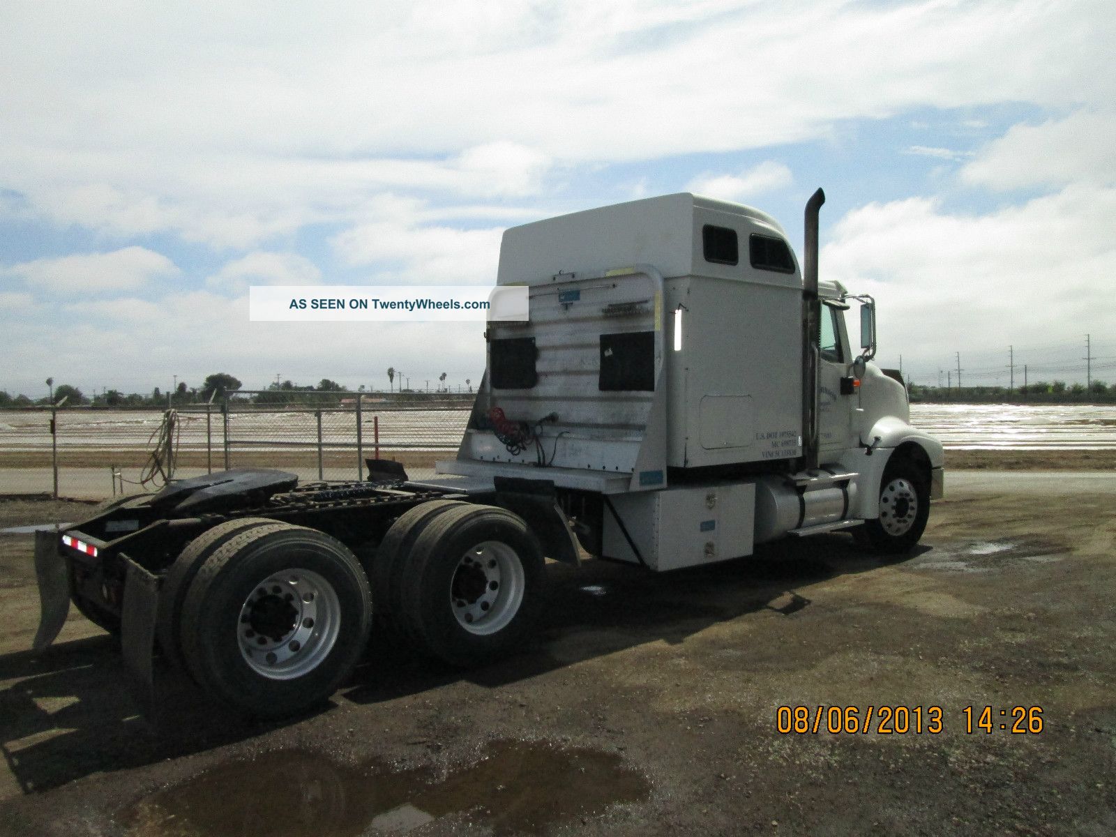 2005 International 9400i Sleeper Semi Trucks photo