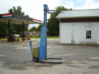 Blue Giant Model No.  M 110 Eletric Motorized Lift Truck photo