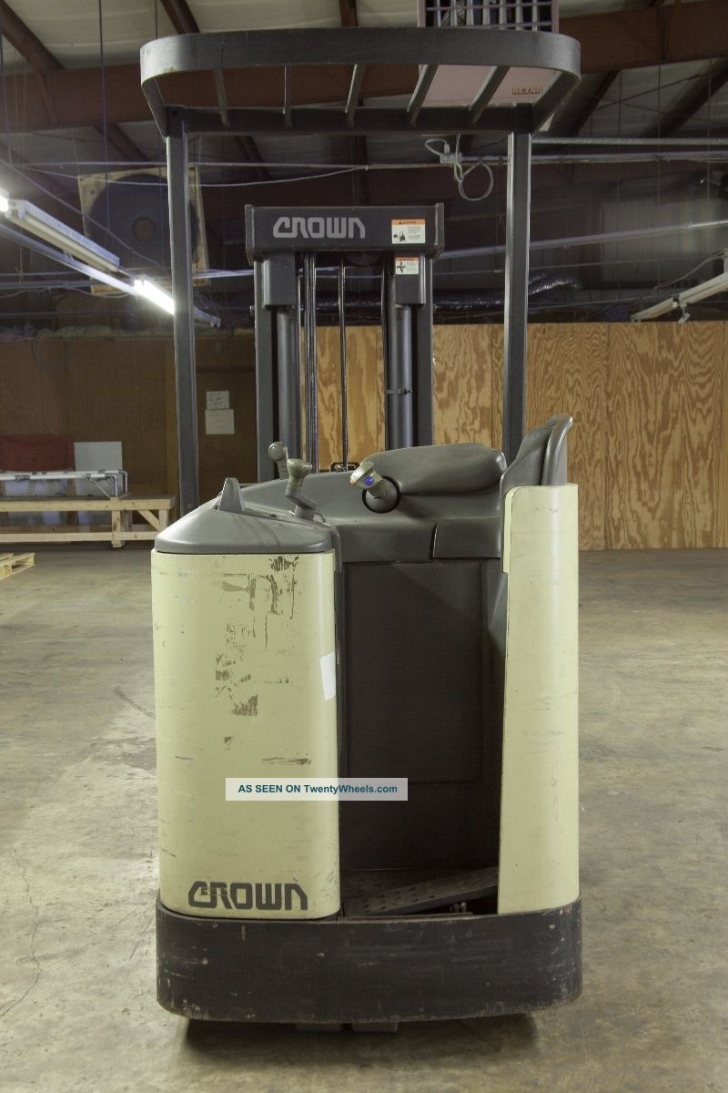 1999 Crown Lift: Rc - 3000 Forklifts photo