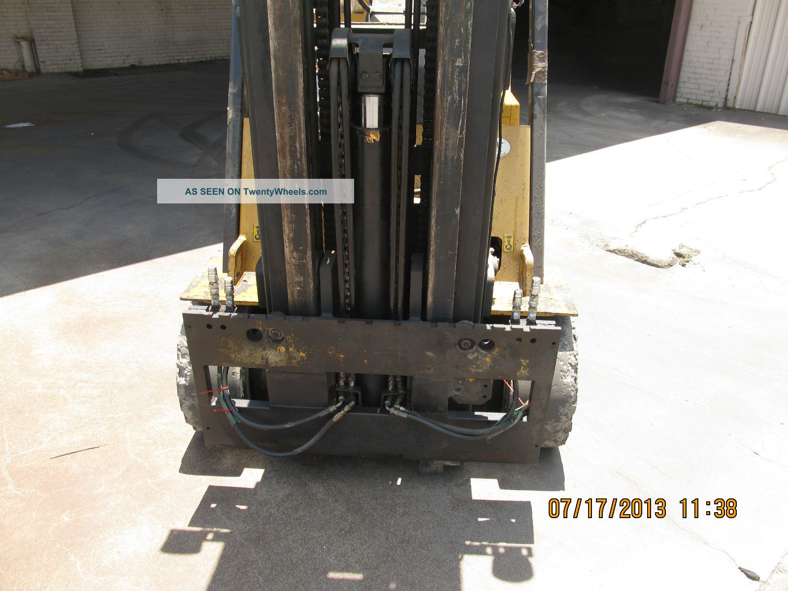 Caterpillar Forklift Model Tc100d Looks Ruff Forklifts photo