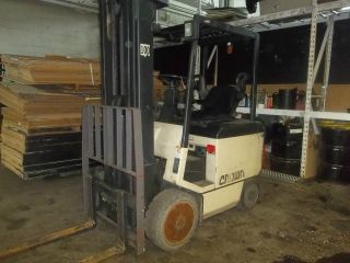 Crown Electric Forklift 4400lb Capacity 7400 Hours photo