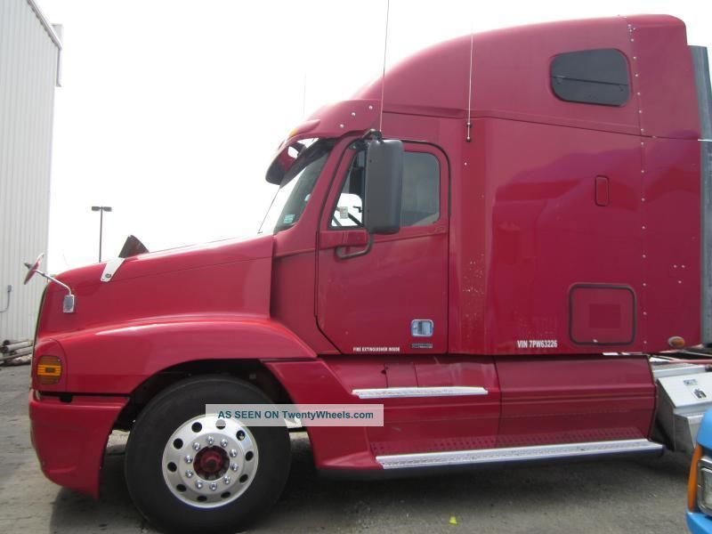 2007 Freightliner Century Sleeper Semi Trucks photo