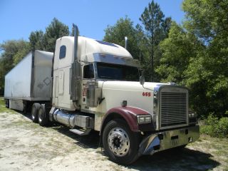 2005 Freightliner Classic Xl photo