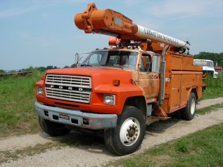 1989 Ford F800 photo