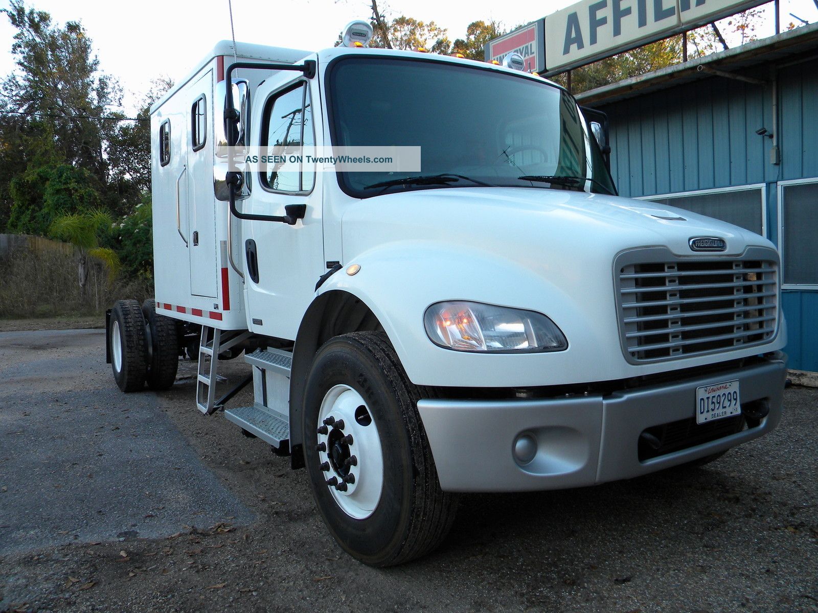 2008 Freightliner M2 Sleeper Semi Trucks photo