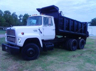 1986 Ford L8000 photo