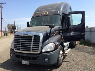 2009 Freightliner Cascadia 125 photo