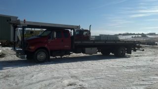 2000 Ford 750 photo