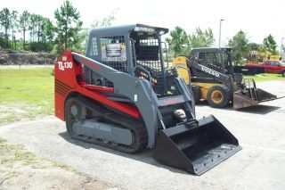 Takeuchi Tl130 Track Loader,  67 Hp,  Lift 1620 Lbs,  Tracks,  Painted,  Low Hrs,  2008 photo