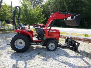 Massey Ferguson 1532l 4/whl Dr Compact Tractor With 1520 Loader & Dozer Blade photo