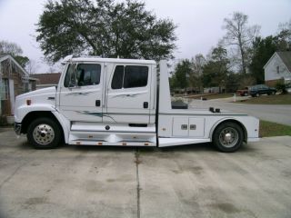 2000 Freightliner Fl60 Sport Chassis photo