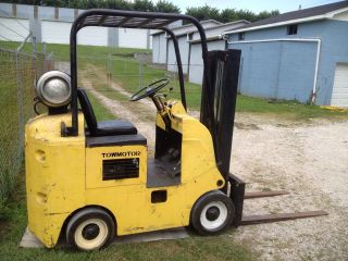 Towmotor Forklift photo