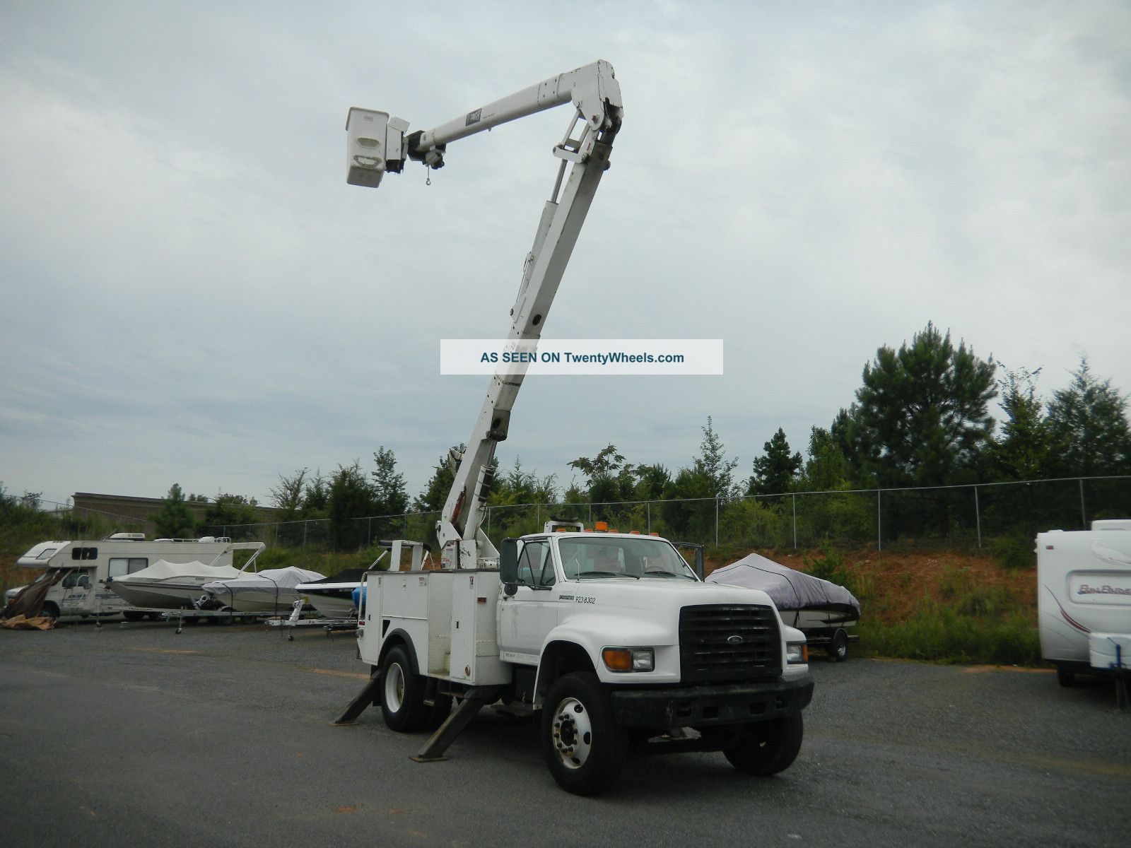 1998 Ford 51 ' Bucket Truck F800 Financing Available Bucket / Boom Trucks photo