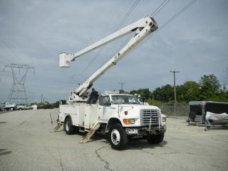 1998 Ford 60 ' Bucket Truck F800 Financing Available photo