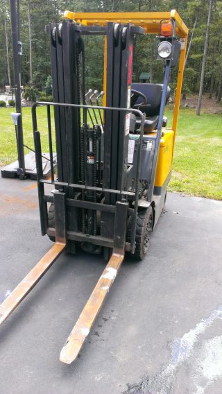 Tcm 3000lb Electric Forklift 2 Stage Mast With 3 Phase Charger - photo