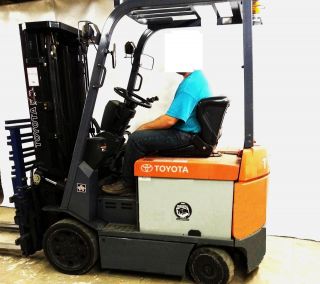 Electric Toyota Forklift photo