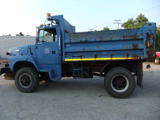 1995 Ford L8000 photo