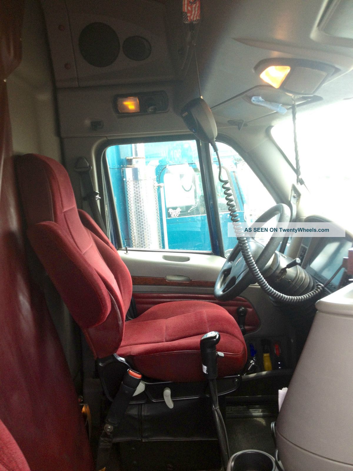 2009 Kenworth T2000 Daycab Semi Trucks photo