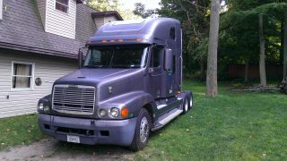 1998 Freightliner Century photo