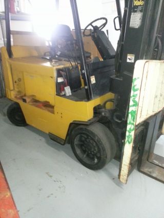 Yale Electric 8,  000lbs Cushion Forklift photo