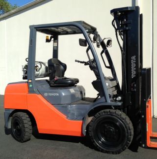 Toyota 6500 Lb Capacity Forklift Lift Truck Pneumatic Tires Only 112 Orig Hours photo