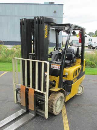 2009 Yale Glc060 Forklift - 4800lb Cap - Lpg - 3 Stage - 84/240 - Only 4834 Hrs photo