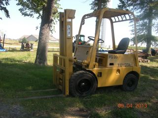 Toyota Pneumatic Forklift 4000lbs Side Shift photo