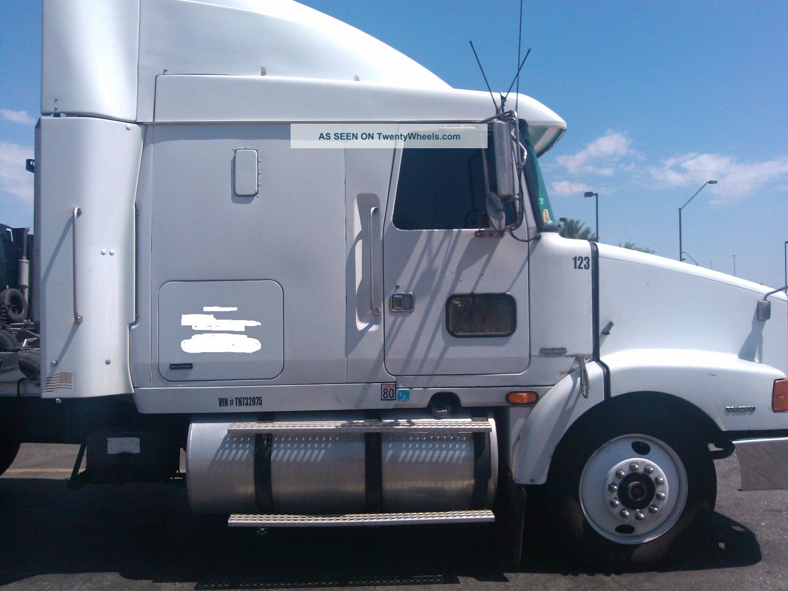 1996 Volvo Wia 64 Sleeper Semi Trucks photo