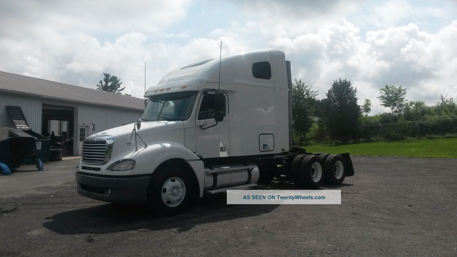 2004 Freightliner Sleeper Semi Trucks photo