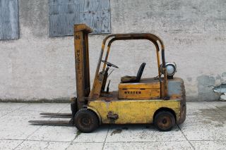 Hyster S100b 10,  000 Lb Forklift photo