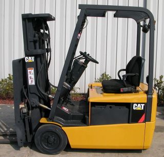 Caterpillar Model Ep16kt (2000) 3000 Lbs Capacity Electric 3 Wheel Forklift photo