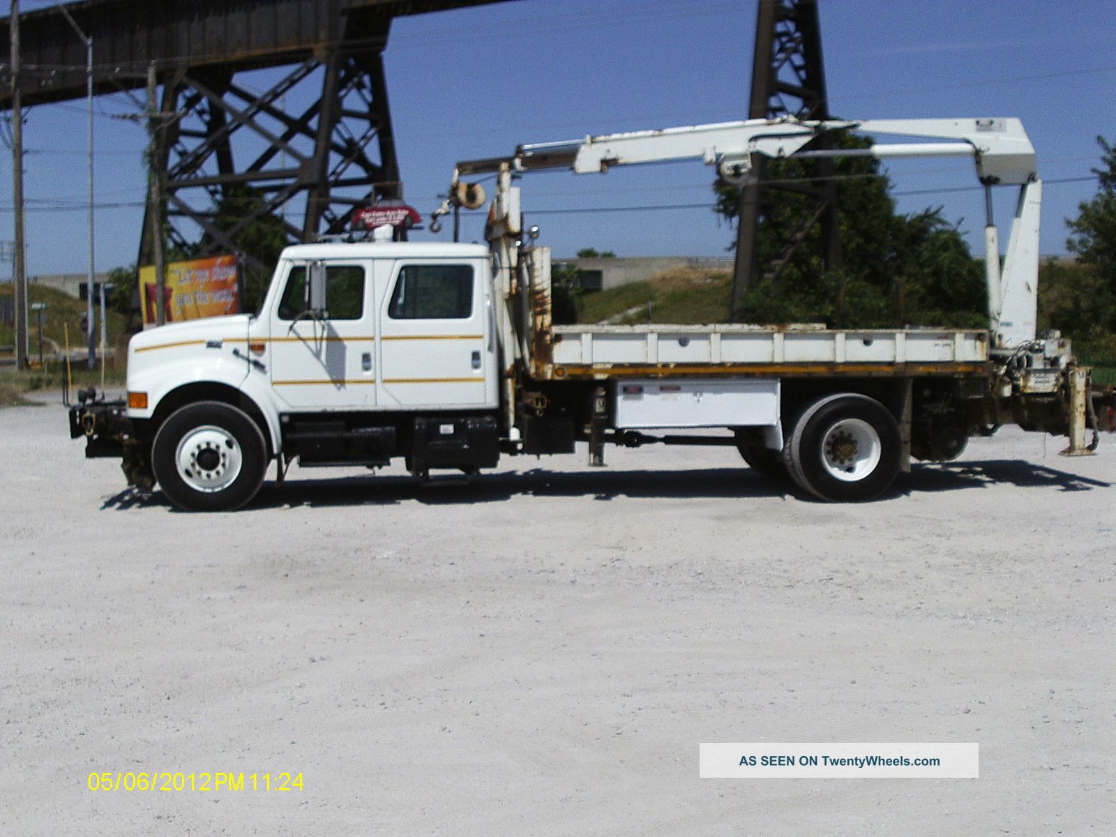 1996 International 4900 Bucket / Boom Trucks photo