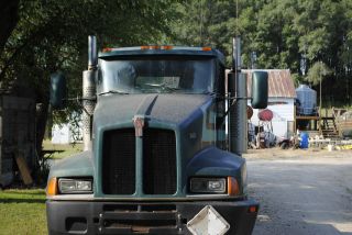 1990 Kenworth T 600 photo