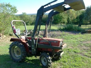 International 244 4wd Tractor With Loader photo