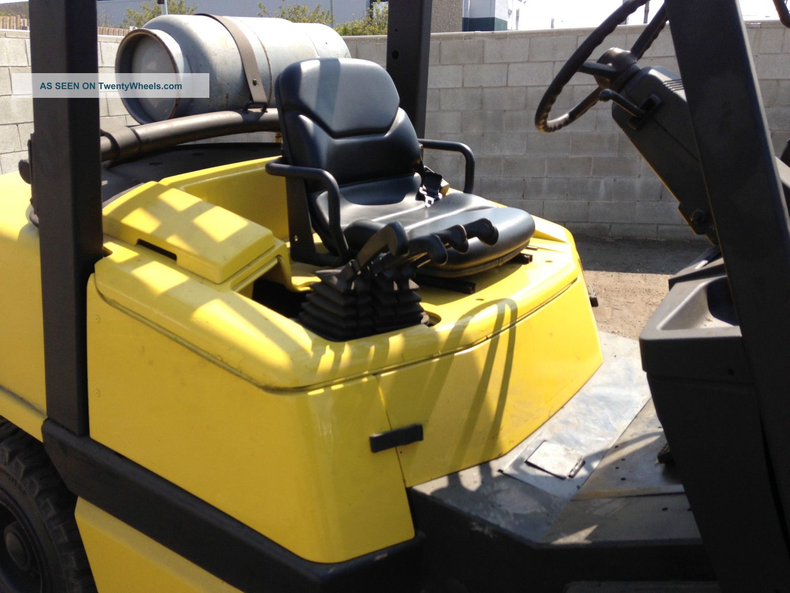 Yale Forklift 8000 Lb Capacity Pneumatic Tires 1496 Hrs Lp Engine Paint