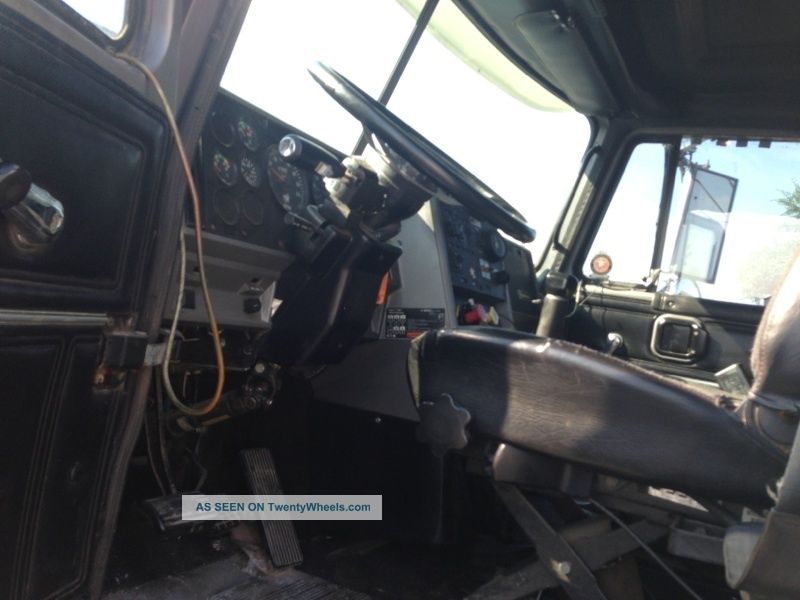1996 Mack Ch613 Sleeper Semi Trucks photo
