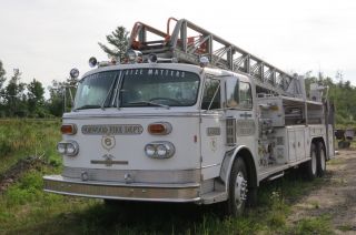 1975 American Lafrance 100 Ft Ladder Fire Truck photo